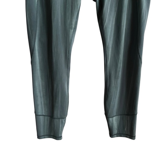 Lululemon In Movement Tight 25” Everlux Linear Spray Dye Size 12 - Picture 4 of 9